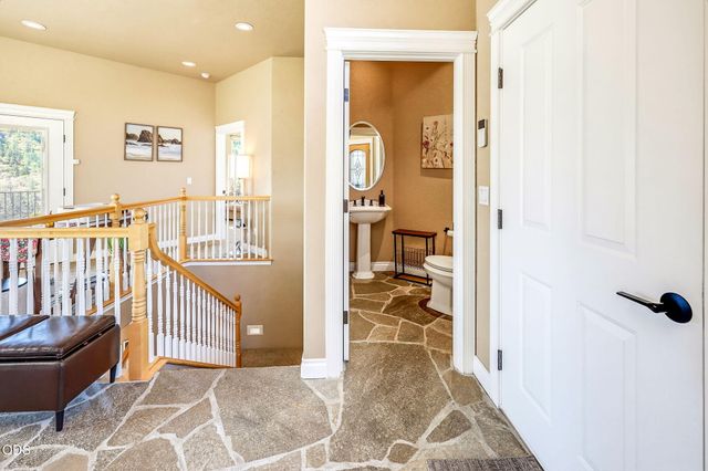1076 NW Starlite Place, Grants Pass, OR 97526