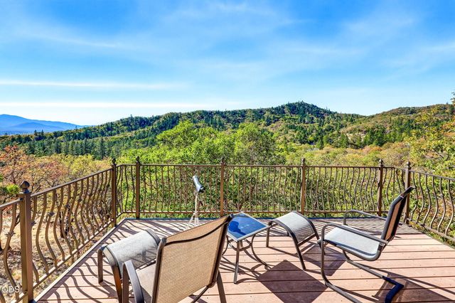 1076 NW Starlite Place, Grants Pass, OR 97526
