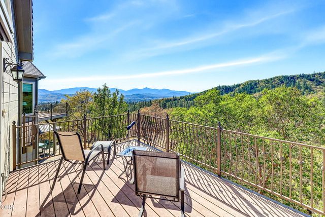 1076 NW Starlite Place, Grants Pass, OR 97526
