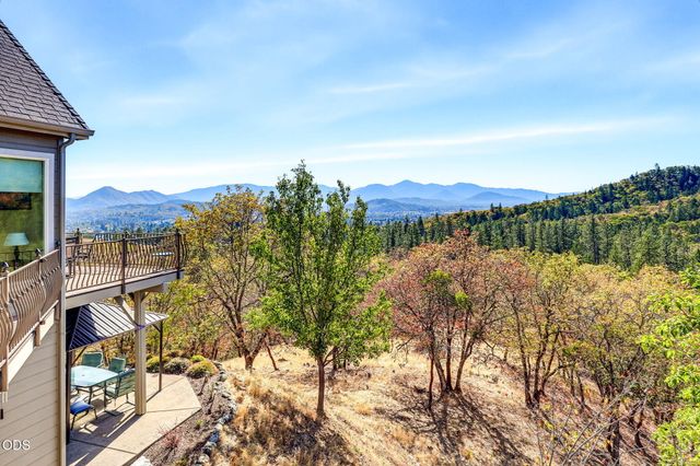 1076 NW Starlite Place, Grants Pass, OR 97526