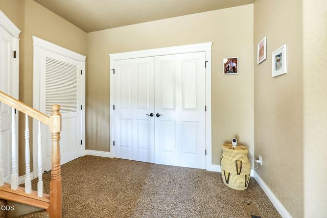 1076 NW Starlite Place, Grants Pass, OR 97526