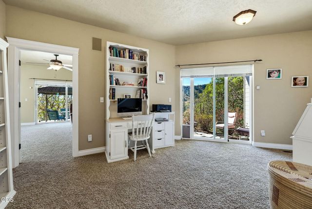 1076 NW Starlite Place, Grants Pass, OR 97526