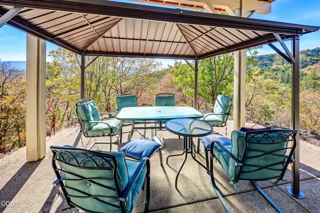 1076 NW Starlite Place, Grants Pass, OR 97526