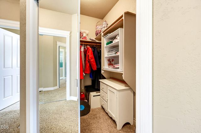 1076 NW Starlite Place, Grants Pass, OR 97526