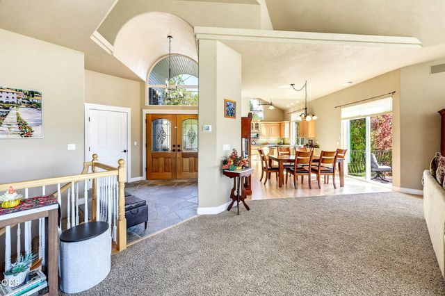 1076 NW Starlite Place, Grants Pass, OR 97526