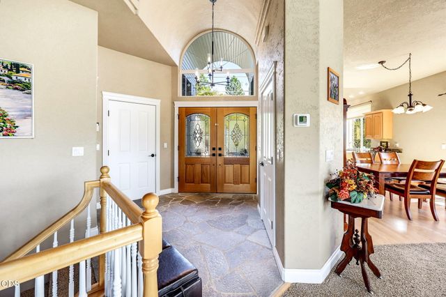 1076 NW Starlite Place, Grants Pass, OR 97526