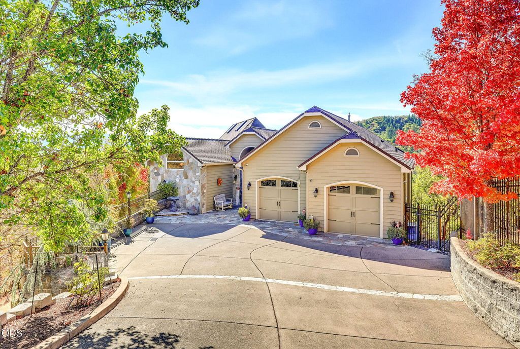 1076 NW Starlite Place, Grants Pass, OR 97526