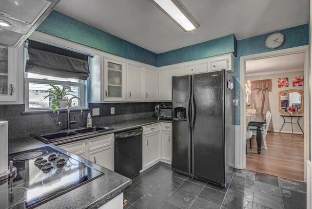 5230 Cripple Creek Court SE, Houston, TX 77017