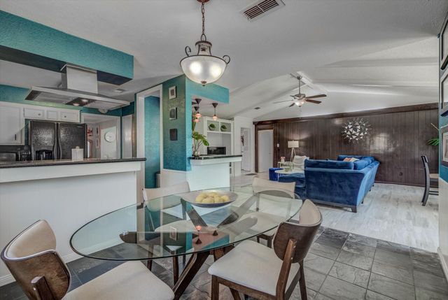 5230 Cripple Creek Court SE, Houston, TX 77017