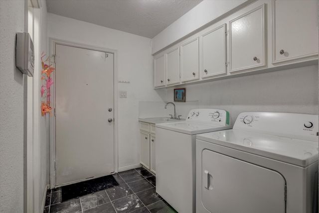 5230 Cripple Creek Court SE, Houston, TX 77017