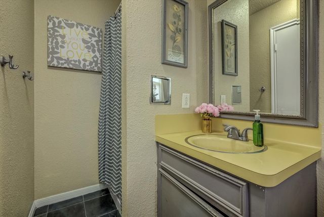 5230 Cripple Creek Court SE, Houston, TX 77017