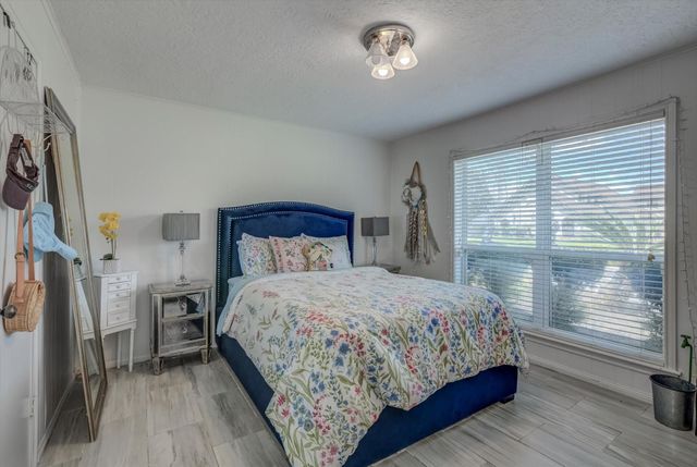 5230 Cripple Creek Court SE, Houston, TX 77017