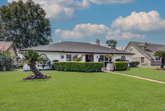 5230 Cripple Creek Court SE, Houston, TX 77017