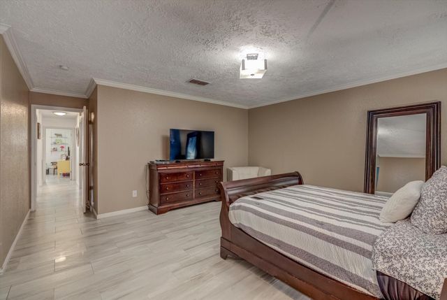 5230 Cripple Creek Court SE, Houston, TX 77017