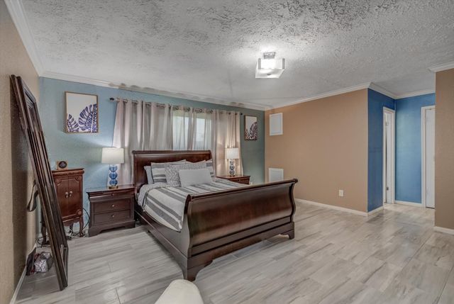 5230 Cripple Creek Court SE, Houston, TX 77017