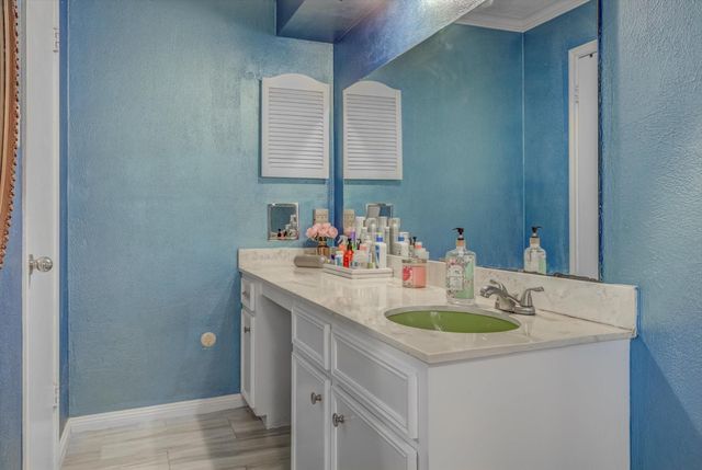 5230 Cripple Creek Court SE, Houston, TX 77017