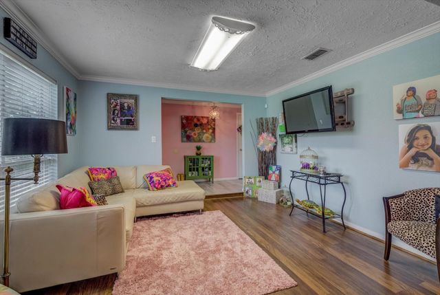 5230 Cripple Creek Court SE, Houston, TX 77017