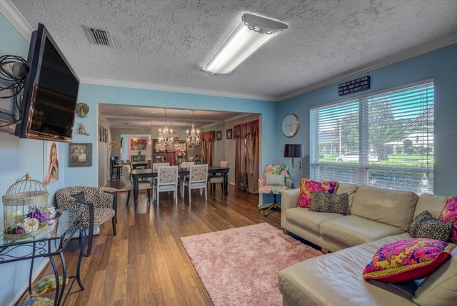 5230 Cripple Creek Court SE, Houston, TX 77017