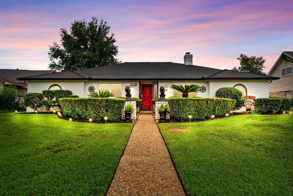 5230 Cripple Creek Court SE, Houston, TX 77017