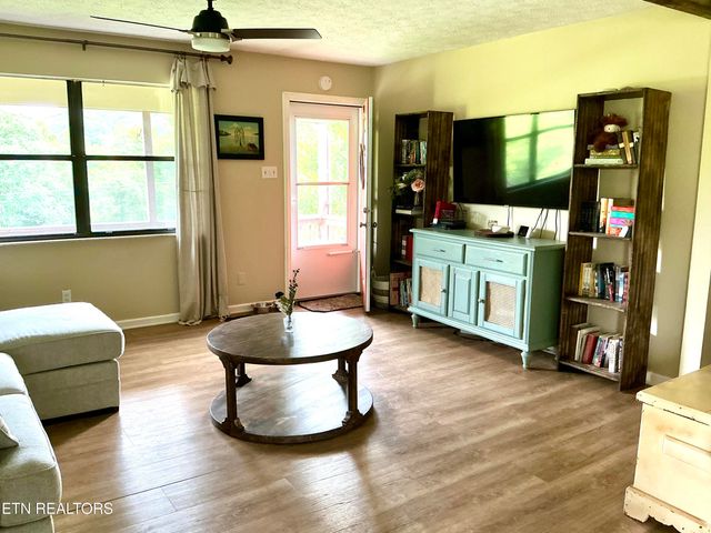 759 Laurel Rd, Clinton, TN 37716