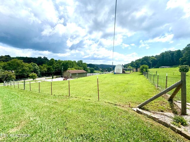 759 Laurel Rd, Clinton, TN 37716