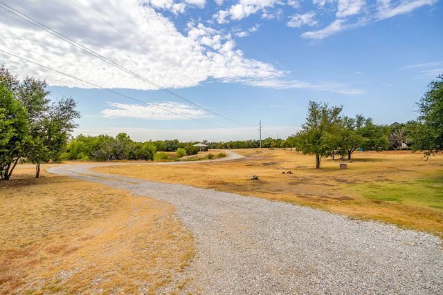 605 Embers Lane, Weatherford, TX 76085