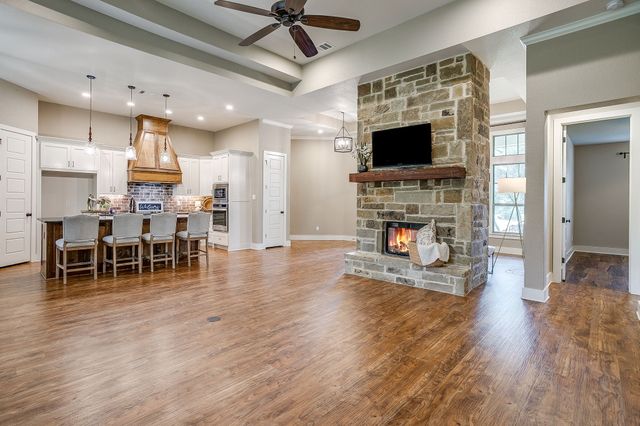 605 Embers Lane, Weatherford, TX 76085