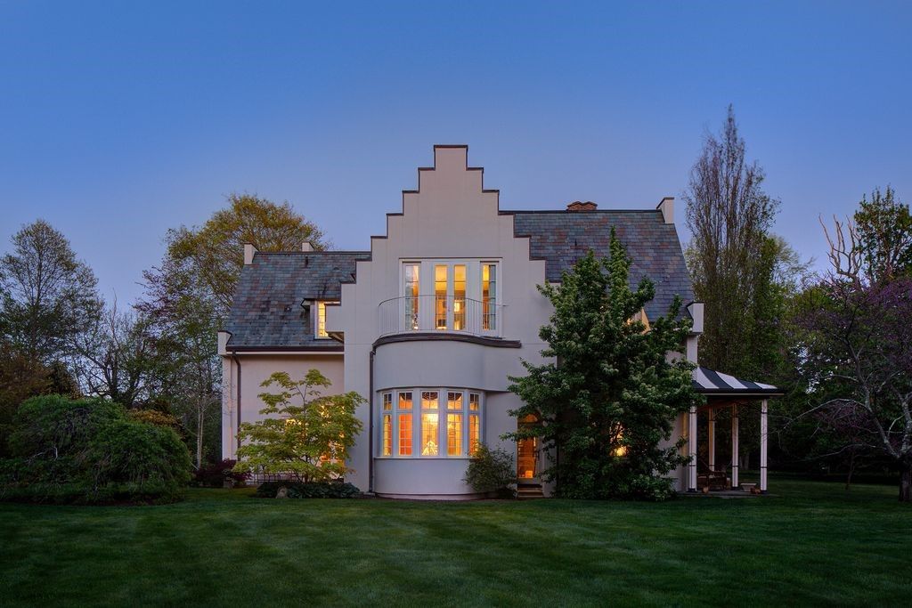 14 Leroy Avenue, Newport, RI 02840