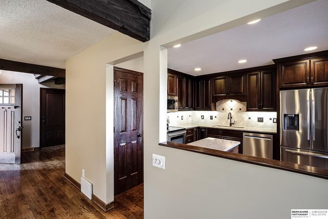 12924 Webster Plz 2 B-2, Omaha, NE 68154