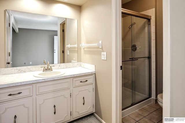 12924 Webster Plz 2 B-2, Omaha, NE 68154