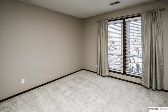 12924 Webster Plz 2 B-2, Omaha, NE 68154