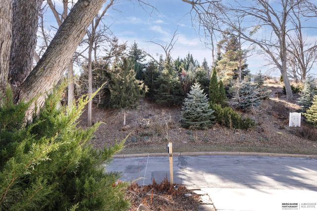 12924 Webster Plz 2 B-2, Omaha, NE 68154