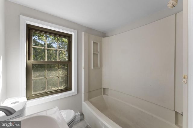 7 N RIDGE RD, Perkasie, PA 18944