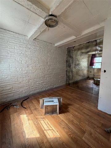 95-07 Roosevelt Avenue, Jackson Heights, NY 11372