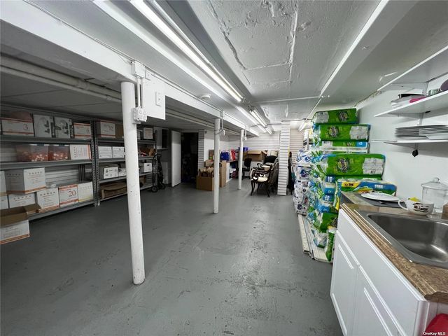 95-07 Roosevelt Avenue, Jackson Heights, NY 11372