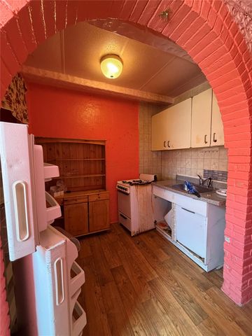 95-07 Roosevelt Avenue, Jackson Heights, NY 11372