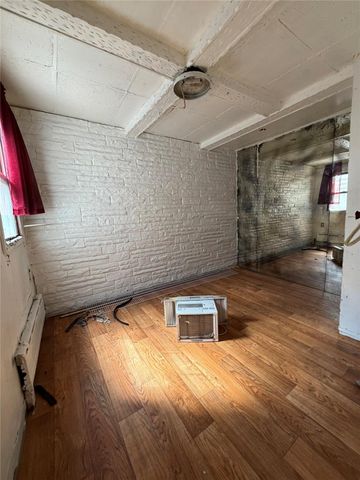 95-07 Roosevelt Avenue, Jackson Heights, NY 11372