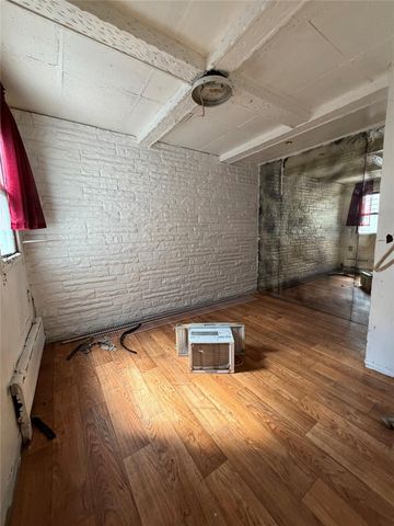 95-07 Roosevelt Avenue, Jackson Heights, NY 11372