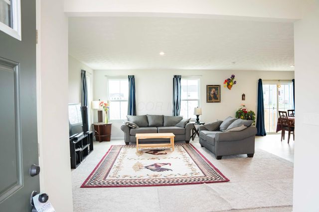 8587 Erie Loop, Canal Winchester, OH 43110