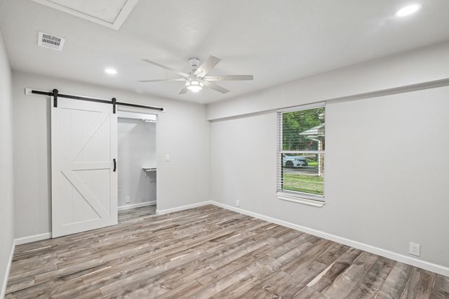 511 Commerce Street, Kemp, TX 75143