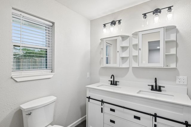 511 Commerce Street, Kemp, TX 75143