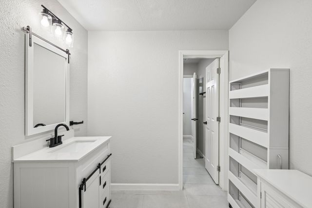 511 Commerce Street, Kemp, TX 75143