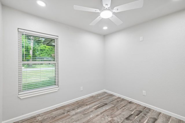 511 Commerce Street, Kemp, TX 75143