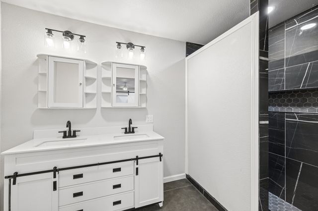 511 Commerce Street, Kemp, TX 75143