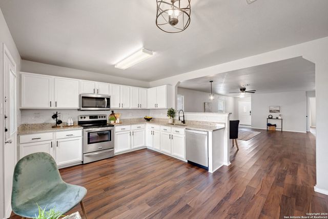 125 POINTE LOOP, Cibolo, TX 78108