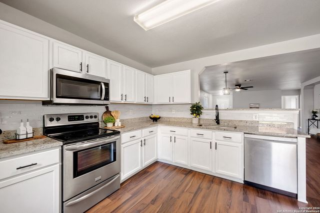 125 POINTE LOOP, Cibolo, TX 78108
