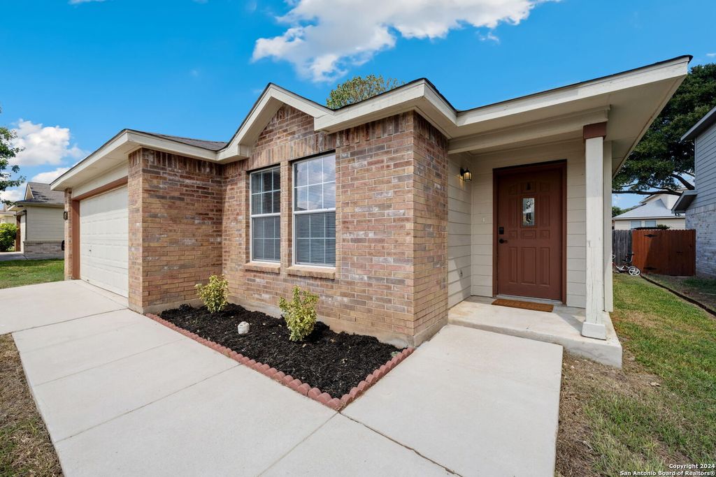 125 POINTE LOOP, Cibolo, TX 78108