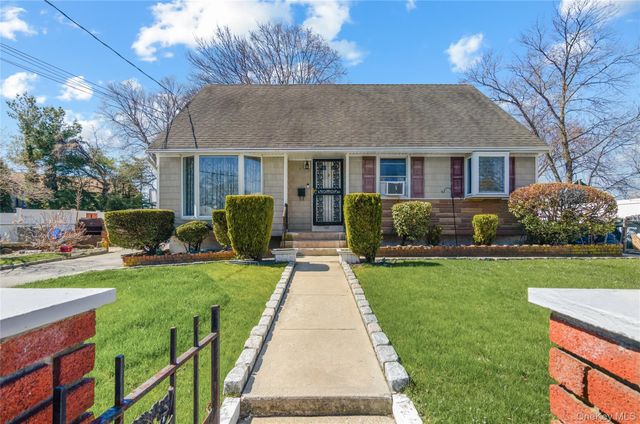 5 S Ronald Drive S, Amityville, NY 11701