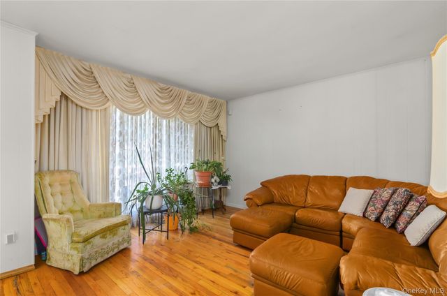 5 S Ronald Drive S, Amityville, NY 11701