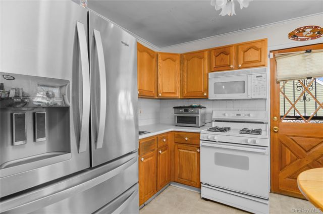5 S Ronald Drive S, Amityville, NY 11701